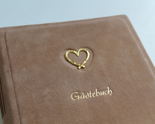 Gästebuch - Album "Goldene Herz" aus hellbraunem Nubukleder, mittelgroß