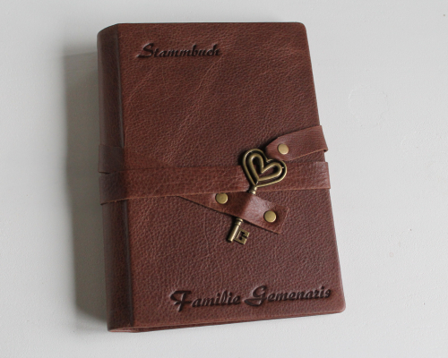 Stammbuch "Herz-Schlüssel" aus braunem Nappaleder