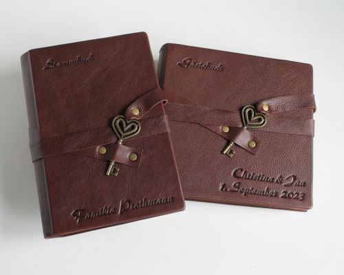 Stammbuch "Herz-Schlüssel" aus braunem Nappaleder