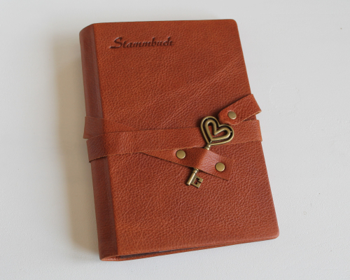 Preview: Stammbuch "Herz-Schlüssel" aus braunem Nappaleder