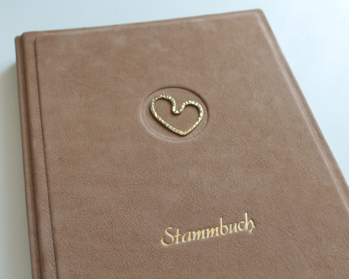 Stammbuch "Herz" aus hellbraunem Nubukleder,  DIN A4