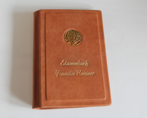 Stammbuch "Herz" aus cognacbraunem Nubukleder