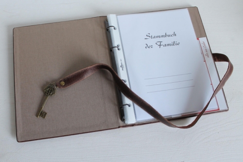 Preview: Stammbuch "Schlüssel" im Vintage-Look aus Leder DIN A5, braun