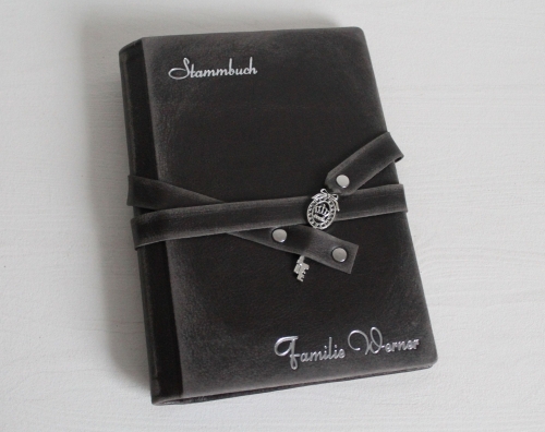 Preview: Stammbuch "Schlüssel - Krone" in Vintage-Look aus Nappaleder, schwarz