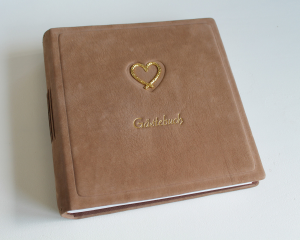 Gästebuch - Album "Goldene Herz" aus hellbraunem Nubukleder, mittelgroß