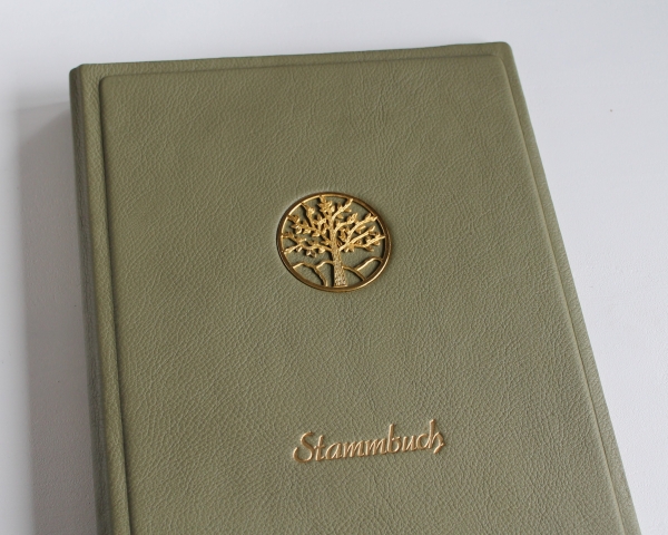 Stammbuch "Goldene Lebensbaum" aus hellgrünem Nappaleder,  DIN A4