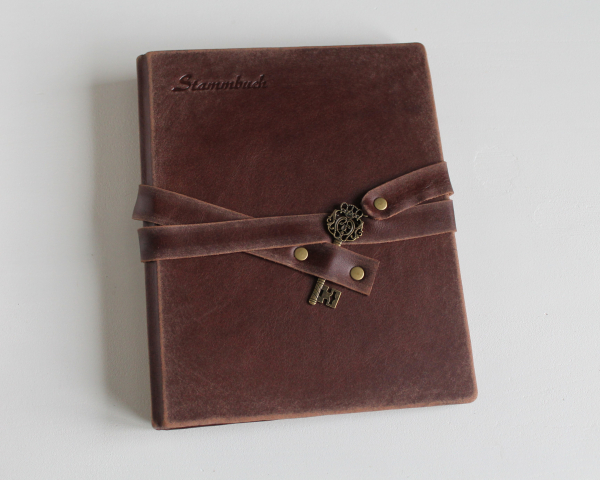 Stammbuch "Schlüssel" im Vintage-Look aus Leder DIN A5, braun