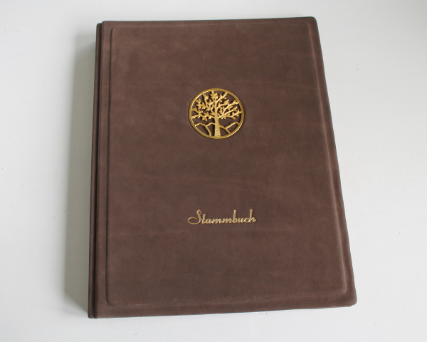 Stammbuch "Goldene Lebensbaum" mit goldenem Schrift aus braunem Nubukleder,  DIN A4