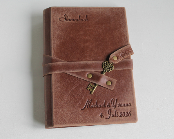 Stammbuch "Schlüssel Version 3" aus Leder, im Vintage-Look