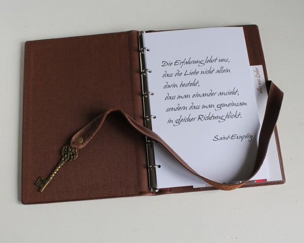 Stammbuch "Schlüssel Version 3" aus Leder, im Vintage-Look
