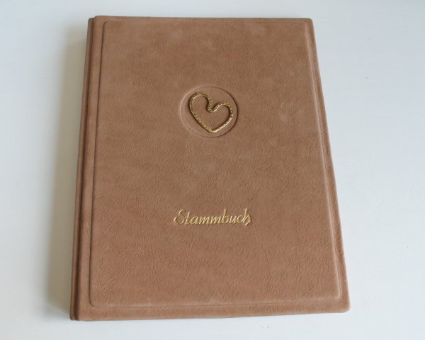 Stammbuch "Herz" aus hellbraunem Nubukleder,  DIN A4
