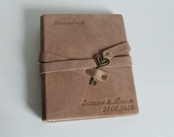 Stammbuch "Herz-Schlüssel" aus Büffelleder DIN A5, terracotta