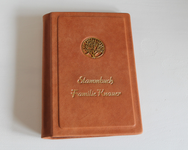 Stammbuch "Herz" aus cognacbraunem Nubukleder