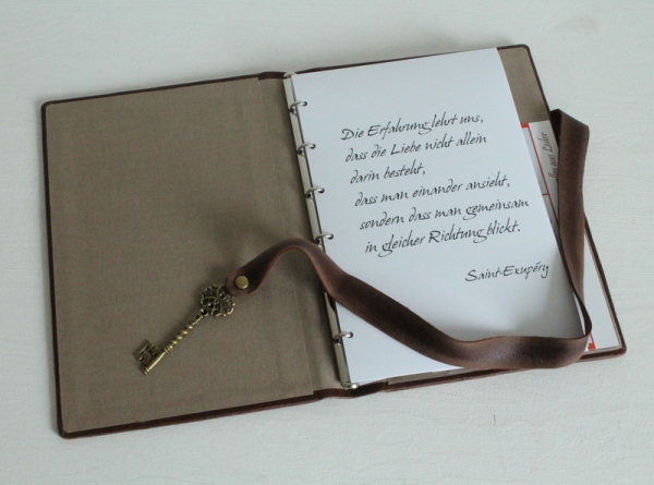 Stammbuch "Schlüssel Version 3" aus Leder, im Vintage-Look